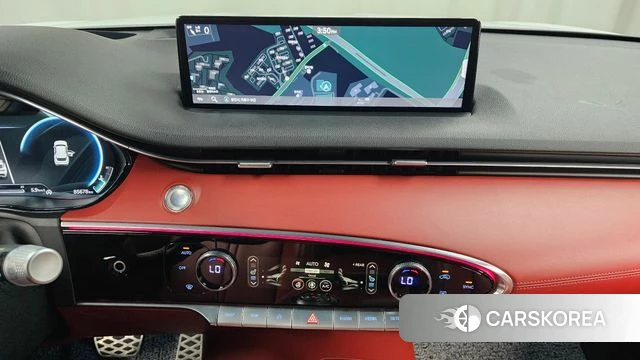 Genesis GV70 2023 Белый из Кореи, фото 2