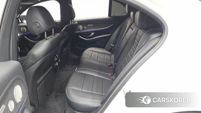 Mercedes-Benz E-Class W213 2022 Белый из Кореи, фото 2