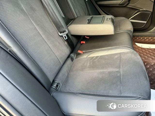 Audi Q5L 2021 Черный из Китая, фото 2