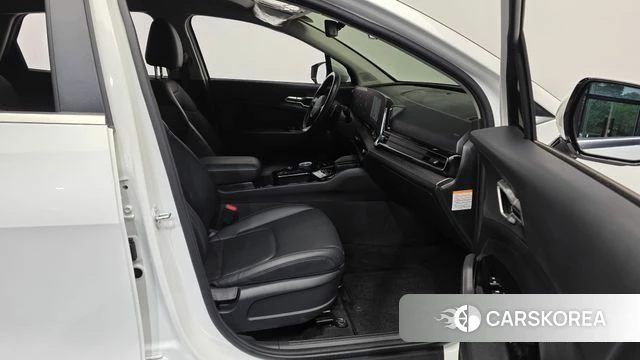 Kia Sportage 5th Generation Hybrid 2023 Белый из Кореи, фото 2