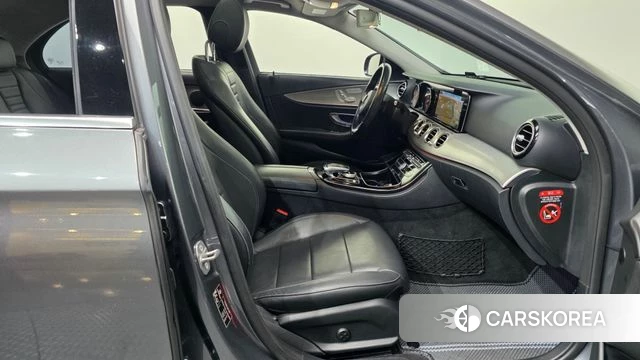 Mercedes-Benz E-Class W213 2018 Серый из Кореи, фото 2