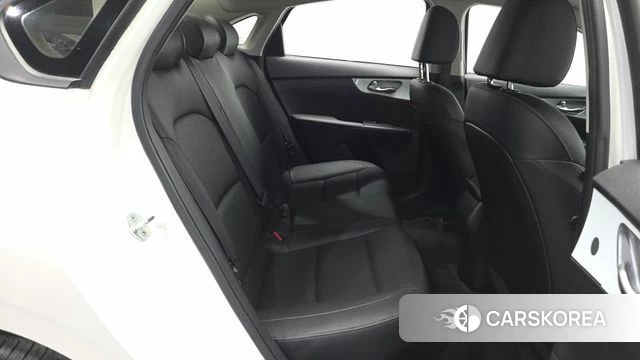 Kia The New K3 2nd generation 2021 Белый из Кореи, фото 2