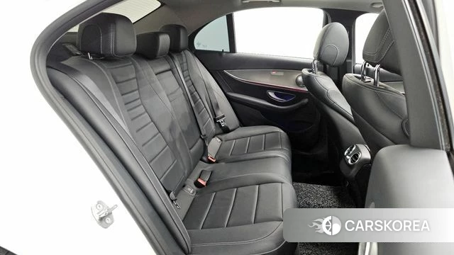 Mercedes-Benz E-Class W213 2018 Белый из Кореи, фото 2