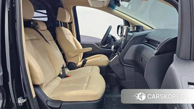 Hyundai Staria 2023 Черный из Кореи, фото 2