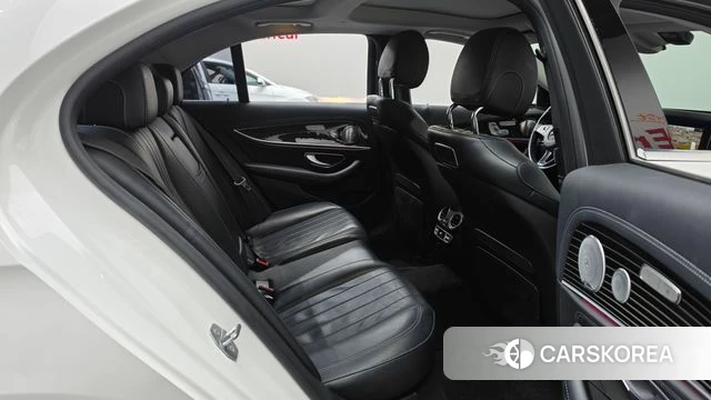Mercedes-Benz E-Class W213 2018 Белый из Кореи, фото 2