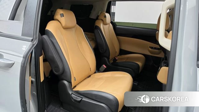 Kia Carnival 4th generation 2023 Серебристо-серый из Кореи, фото 2