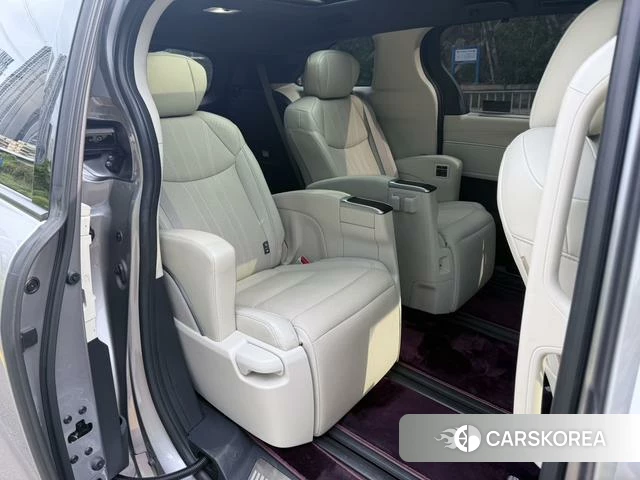 Toyota Sienna 2024 Серебристо-серый из Китая, фото 2