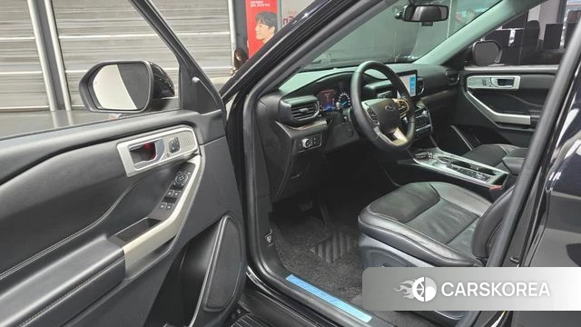 Ford Explorer 6th Generation 2022 Черный из Кореи, фото 2