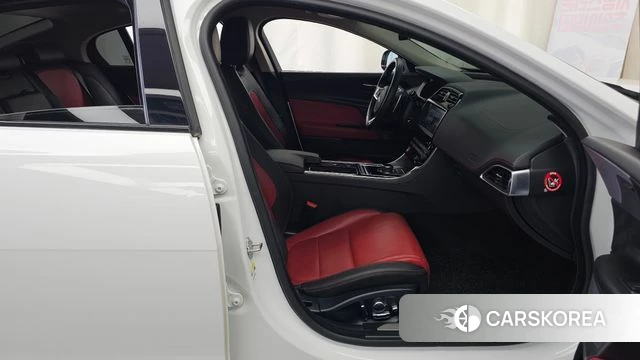 Jaguar XE 2018 Белый из Кореи, фото 2
