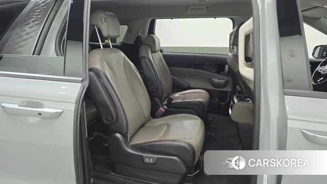 Kia The New Carnival 4th Generation 2024 Серебристо-серый из Кореи, фото 2
