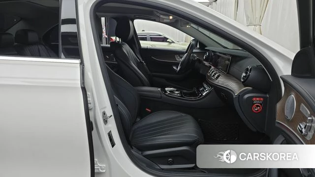 Mercedes-Benz E-Class W213 2019 Белый из Кореи, фото 2