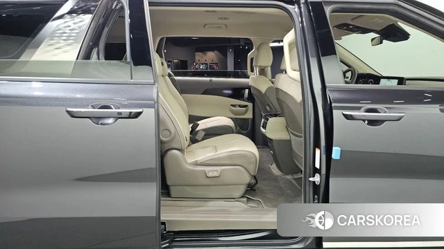 Kia Carnival 4th generation 2023 Серый из Кореи, фото 2