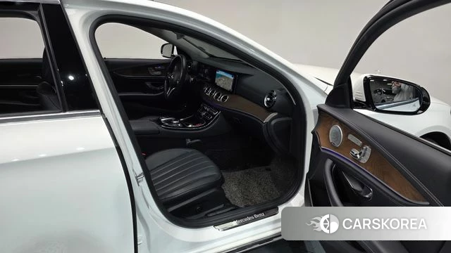 Mercedes-Benz E-Class W213 2020 Белый из Кореи, фото 2