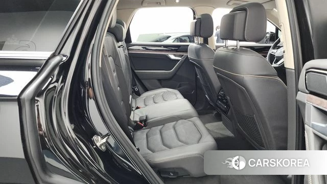 Volkswagen Touareg 3rd generation 2023 Черный из Кореи, фото 2