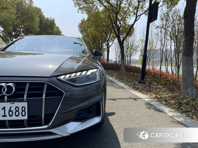 Audi A4L 2021 Темно-серый из Китая, фото 2