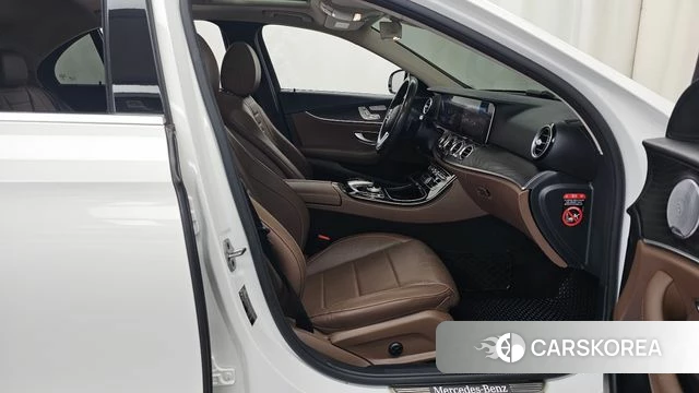 Mercedes-Benz E-Class W213 2019 Белый из Кореи, фото 2