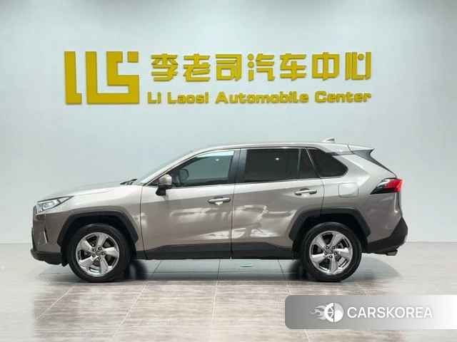 Toyota RAV4 2021 Шампань из Китая, фото 2