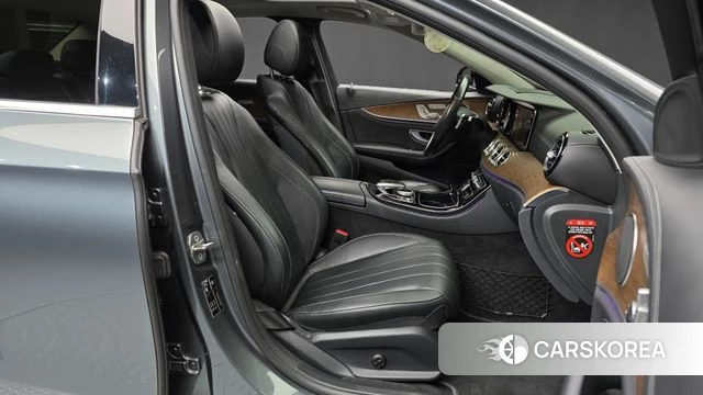 Mercedes-Benz E-Class W213 2018 Серый из Кореи, фото 2