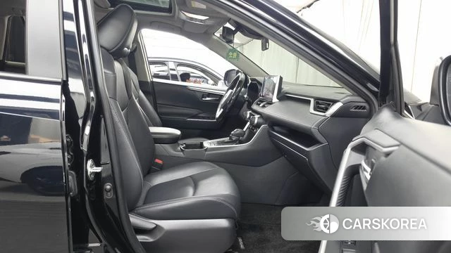 Toyota RAV4 5th Generation 2023 Черный из Кореи, фото 2