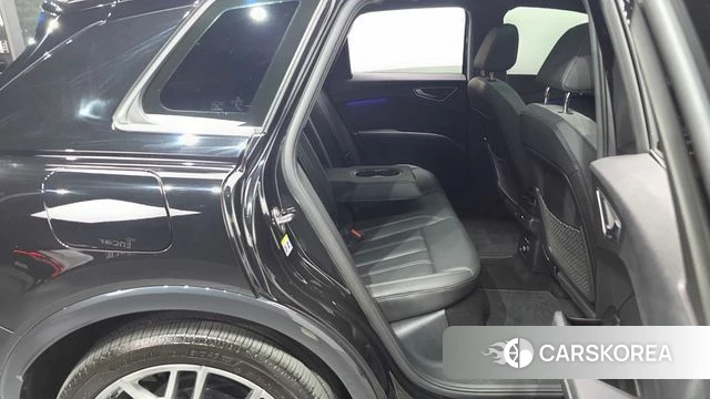 Audi Q4 e-Tron (F4) 2025 Черный из Кореи, фото 2