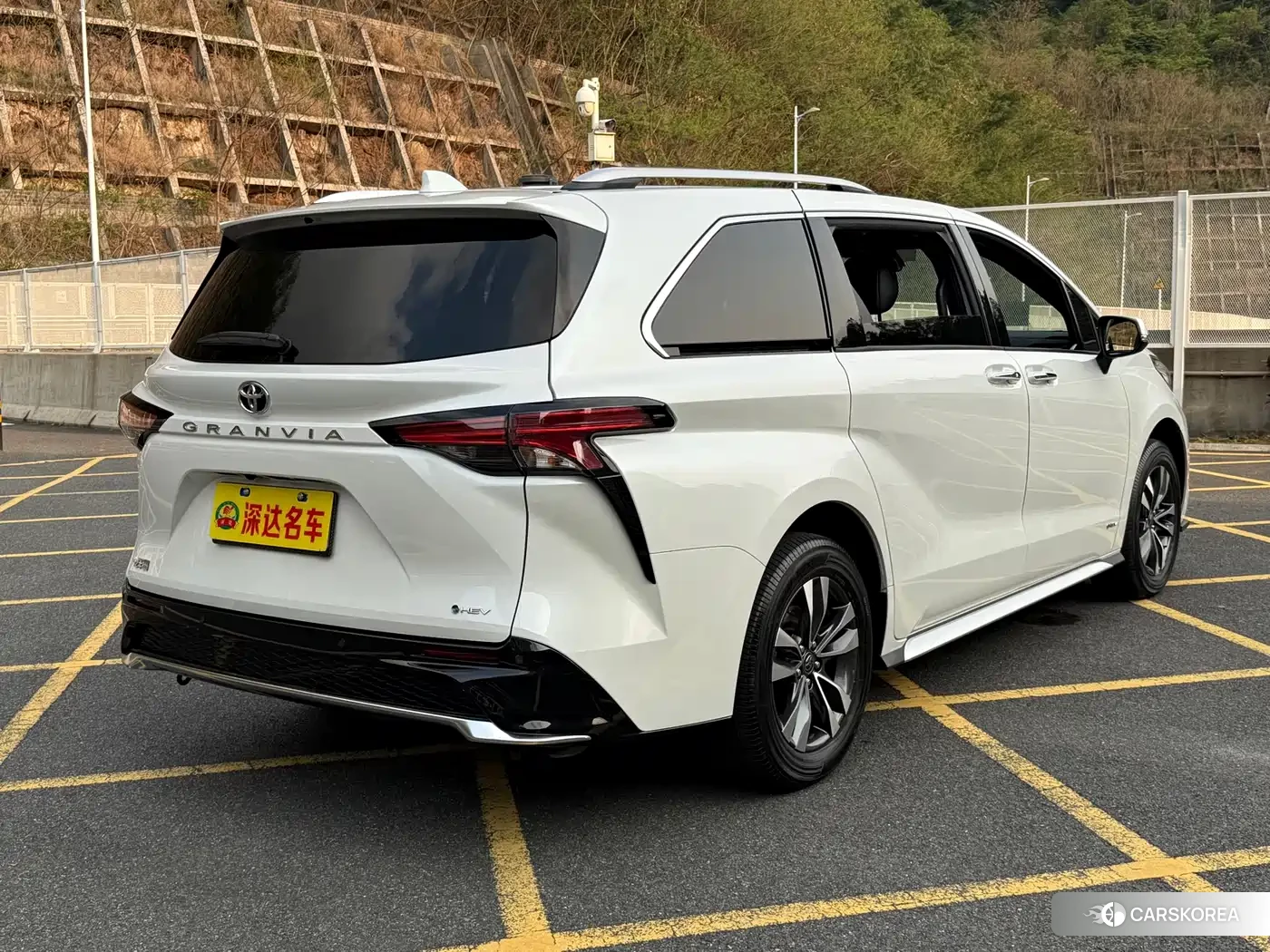 Toyota Granvia 2024 Белый из Китая, фото 3