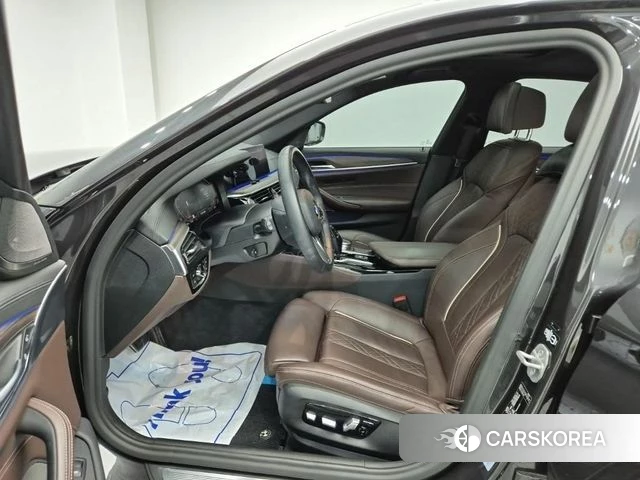 BMW 5 Series (G30) 2020 Черный из Кореи, фото 2