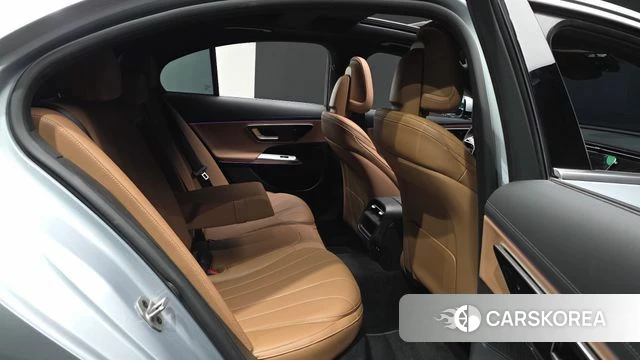 Mercedes-Benz E-Class W214 2025 Светло-серебряный цвет из Кореи, фото 2