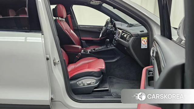Porsche Macan 2023 Серебристо-серый из Кореи, фото 2