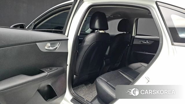 Kia The New K3 2nd generation 2022 Белый из Кореи, фото 2