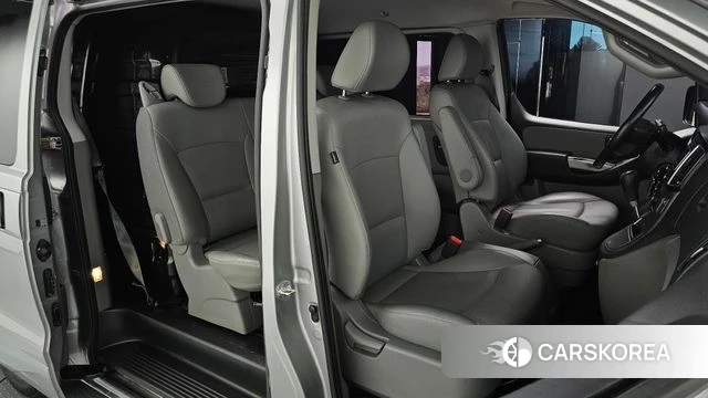 Hyundai The New Grand Starex 2021 Серебряный из Кореи, фото 2