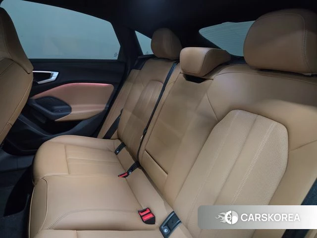 Audi A5 (B10) 2025 Небесно-голубой из Кореи, фото 2