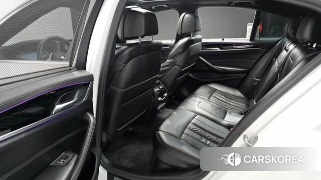 BMW 5 Series (G30) 2018 Белый из Кореи, фото 2
