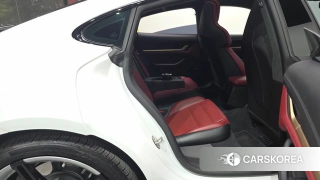 Porsche Taycan 2024 Белый из Кореи, фото 2