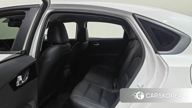 Kia The New K3 2nd generation 2024 Белый из Кореи, фото 2