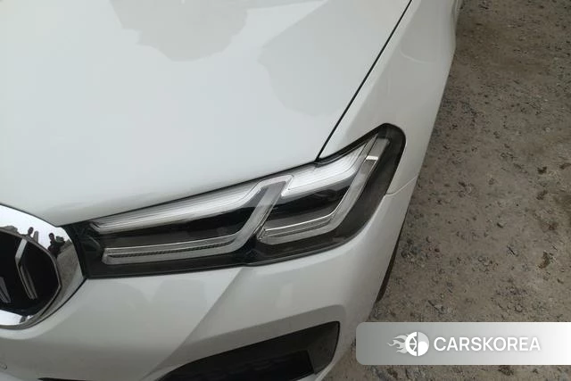 BMW 5 series PHEV 2022 Белый из Китая, фото 2