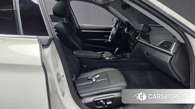 BMW 3 Series GT (F34) 2018 Белый из Кореи, фото 2