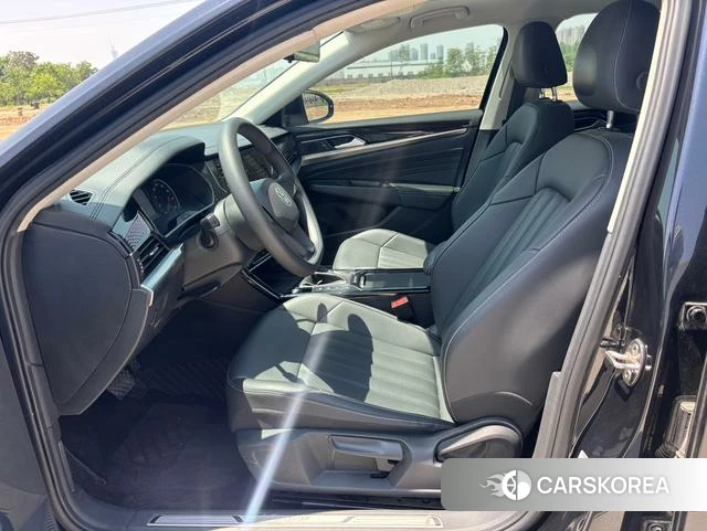 Volkswagen Passat 2022 Черный из Китая, фото 2