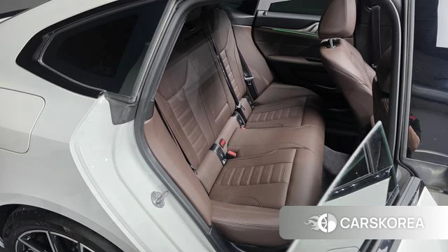 BMW 4 Series (G22) 2025 Белый из Кореи, фото 2