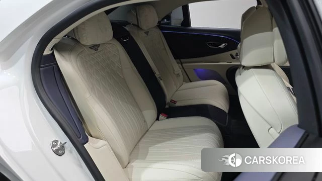 Bentley Flying Spur 3rd Generation 2024 Белый из Кореи, фото 2
