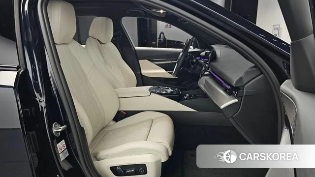 BMW 5 Series (G60) 2024 Черный из Кореи, фото 2