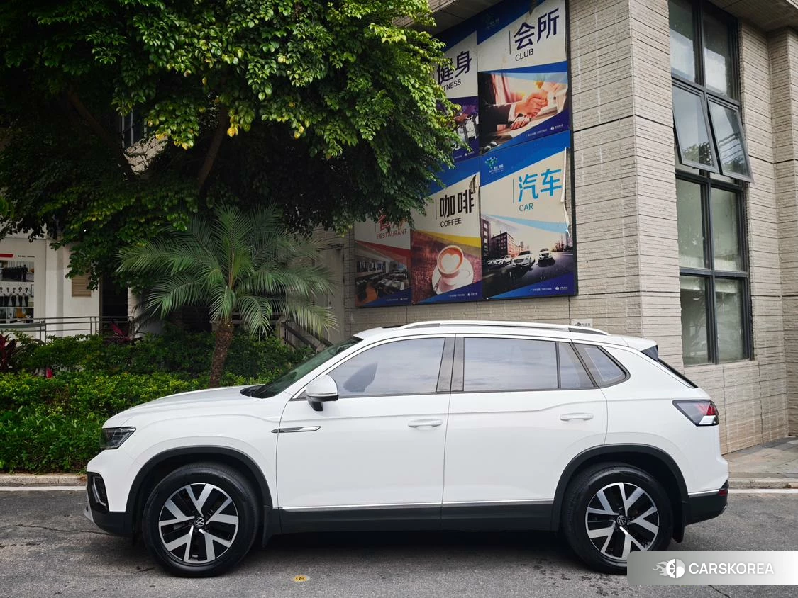Volkswagen Tayron 2022 Белый из Китая, фото 2