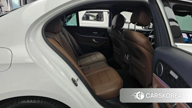 Mercedes-Benz E-Class W213 2022 Белый из Кореи, фото 2