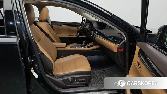 Lexus New ES300h 2018 Черный из Кореи, фото 3