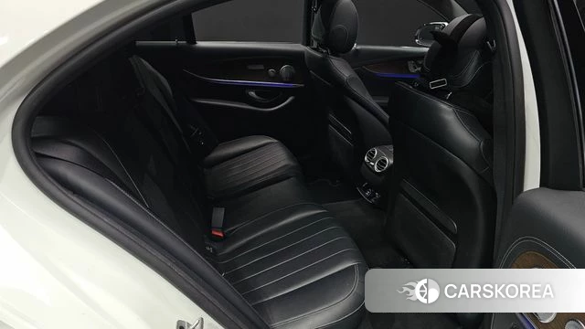 Mercedes-Benz E-Class W213 2018 Белый из Кореи, фото 2