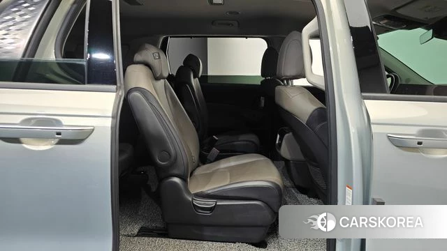 Kia The New Carnival 4th Generation 2024 Серебристо-серый из Кореи, фото 2