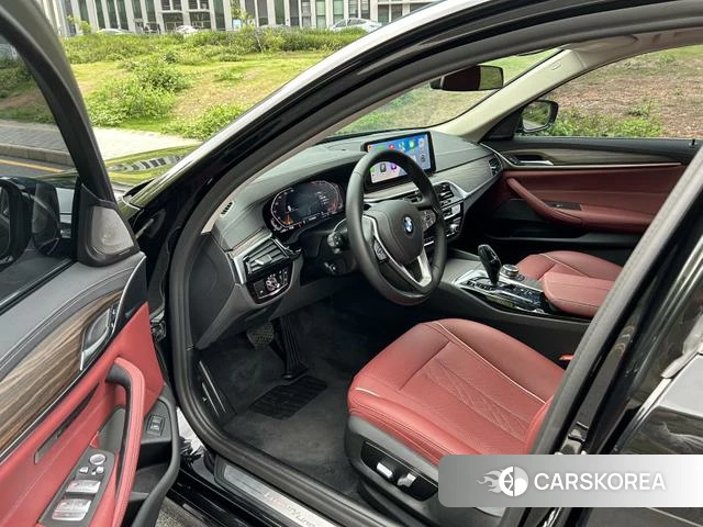 BMW 5 series 2022 Черный из Китая, фото 2
