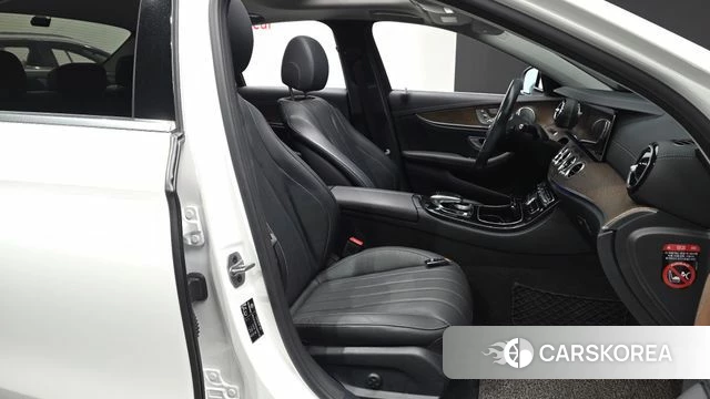 Mercedes-Benz E-Class W213 2019 Белый из Кореи, фото 2