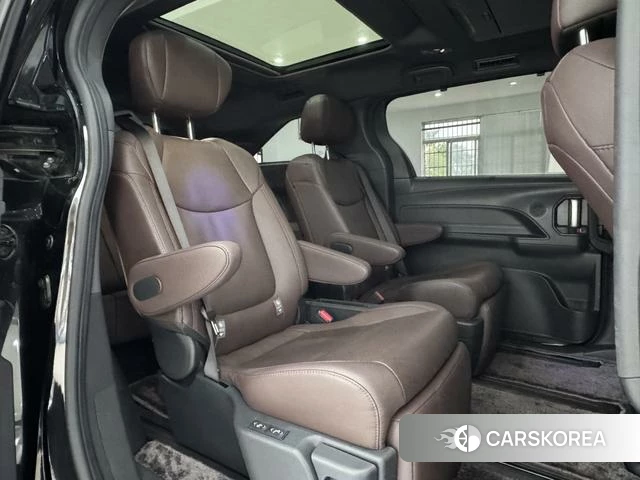 Toyota Sienna 2022 Черный из Китая, фото 2