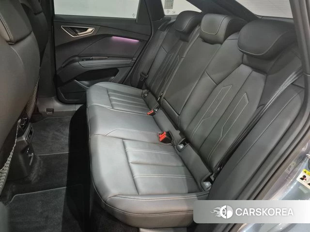 Audi Q4 e-Tron (F4) 2026 Небесно-голубой из Кореи, фото 2