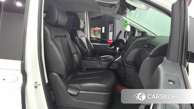 Hyundai Staria 2023 Белый из Кореи, фото 2